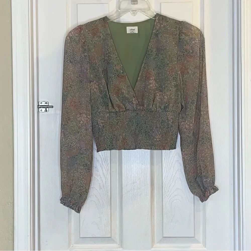 Aritzia Wilfred Wistful Floral Cropped Smocked Long Sleeve Blouse Size Medium